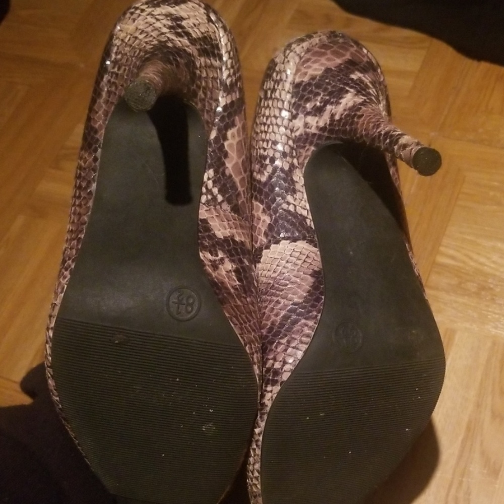 Heels - Picture 3 of 4